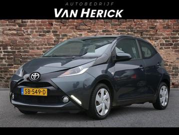 Toyota Aygo 1.0 VVT-i x-play | Achteruitrij Camera | Carplay beschikbaar voor biedingen