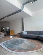 Leolux Pode Shallow tapijt Azur showmodel als NIEUW, Huis en Inrichting, Stoffering | Tapijten en Kleden, Ophalen, Nieuw, Rechthoekig