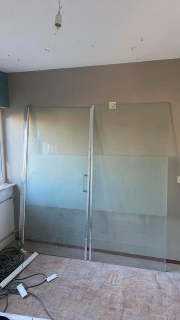 Twee glazen douchewanden // 92cm x 198cm beschikbaar voor biedingen