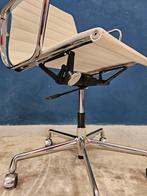 Vitra Eames EA117 bureaustoel, Huis en Inrichting, Ophalen of Verzenden, Wit, Zo goed als nieuw