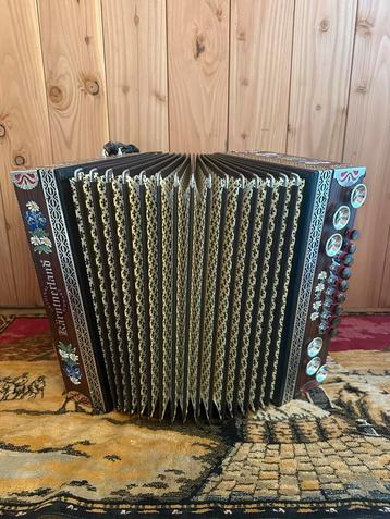 Kärtnerland model 318 Steirische Harmonika beschikbaar voor biedingen