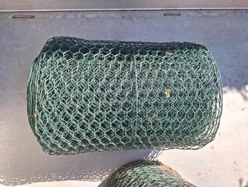 2 rollen kippengaas beschikbaar voor biedingen