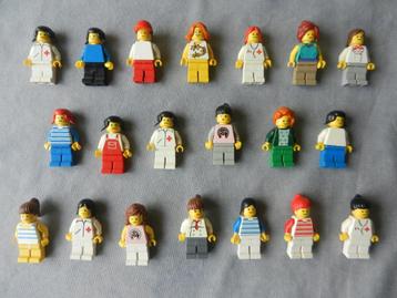 Lego poppetjes, vrouwtjes (20 stuks) beschikbaar voor biedingen