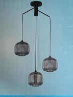 Moderne hanglamp met 3 glazen kappen, Ophalen, Zo goed als nieuw, Glas, 50 tot 75 cm