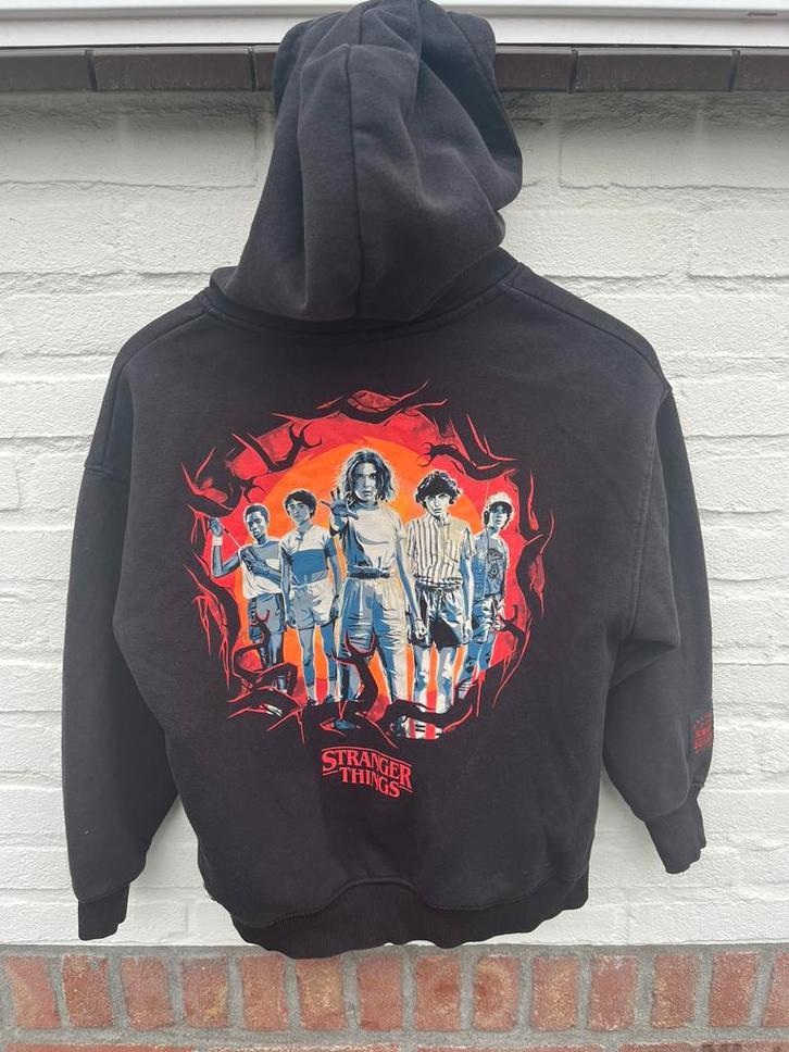 Stranger Things unisex backprint hoodie | zwart maat 140, Kinderen en Baby's, Kinderkleding | Maat 134, Gebruikt, Jongen of Meisje