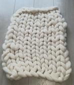 Leuk dik wollen kleedje 55 x 75 cm. (5 cm. Hoog), 50 tot 100 cm, Wit, Rechthoekig, 50 tot 100 cm