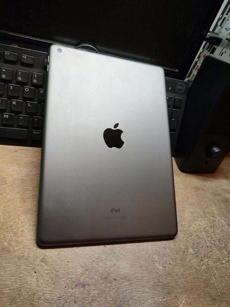 iPad 8 - voor onderdelen/reparatie, Computers en Software, Apple iPads, Niet werkend, Apple iPad, Wi-Fi, Grijs, Ophalen of Verzenden