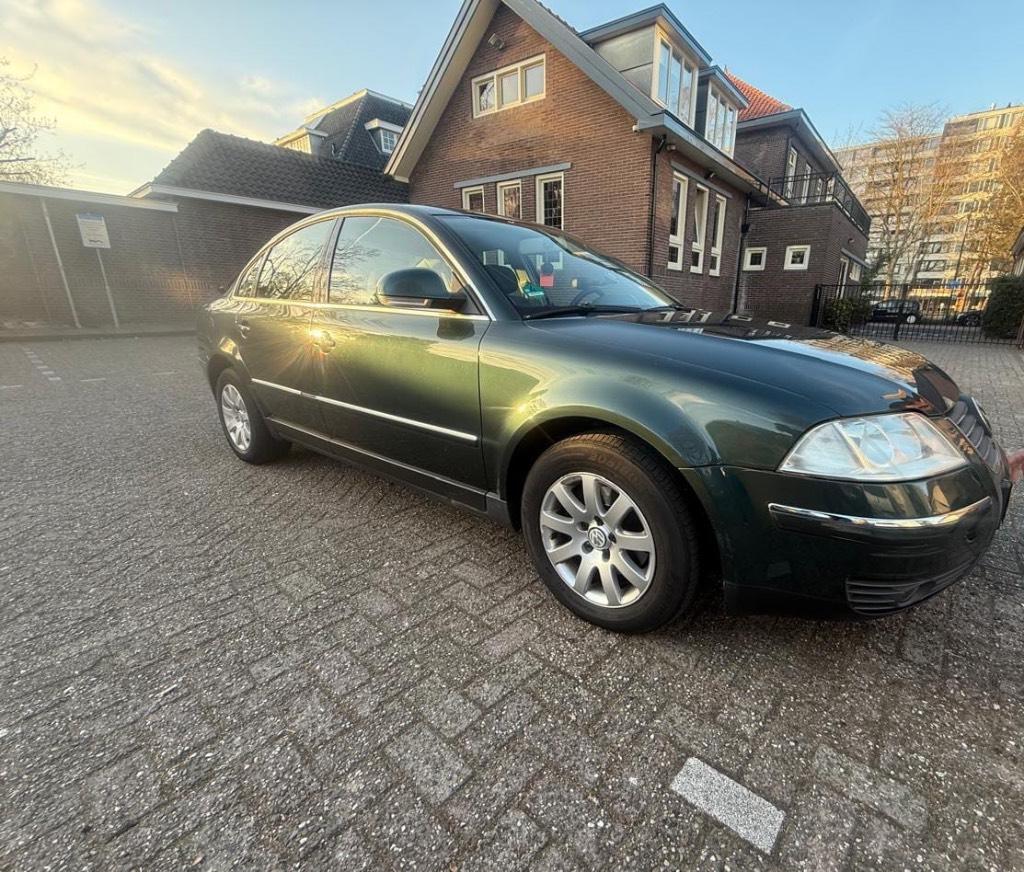 Volkswagen Passat 2.0 96KW 2004 Groen, Auto's, Volkswagen, 1325 kg, 4 cilinders, 1984 cc, Overige bekleding