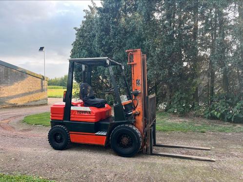 Heftrucks Toyota 2.5T | Diesel | Benzine (2 stuks), Zakelijke goederen, Machines en Bouw | Heftrucks en Intern transport, Heftruck