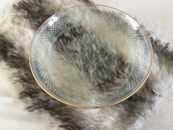 Traktatie schaal met vergulde randje en bloemmotief, Huis en Inrichting, Woonaccessoires | Schalen en Manden, Gebruikt, Schaal