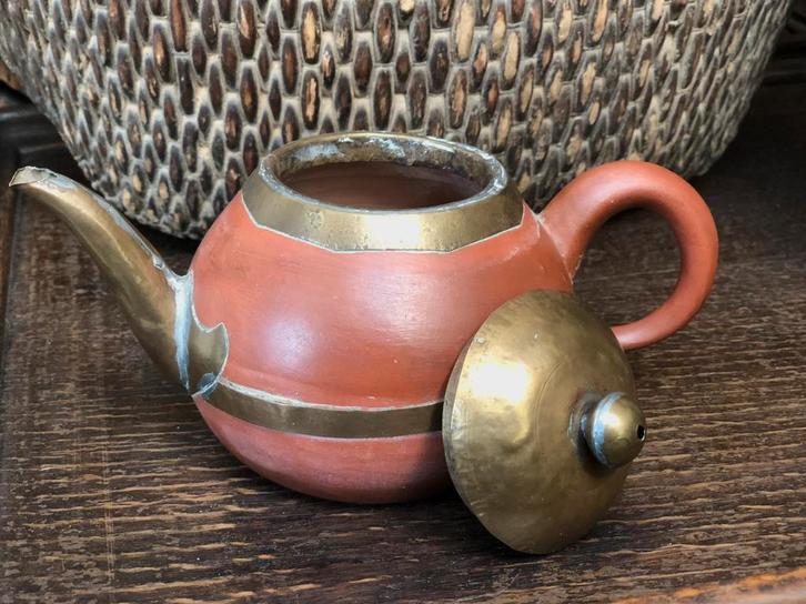 Klein Chinees messing terracotta trekpotje theepotje, Antiek en Kunst, Kunst | Niet-Westerse kunst, Ophalen of Verzenden