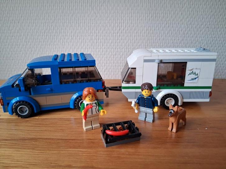 Lego city Camper met caravan 60117 compleet met instructies, Kinderen en Baby's, Speelgoed | Duplo en Lego, Zo goed als nieuw