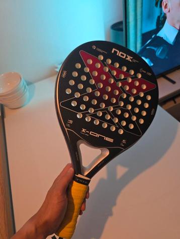 Nox X-One Evo Red Padel Racket zgan beschikbaar voor biedingen