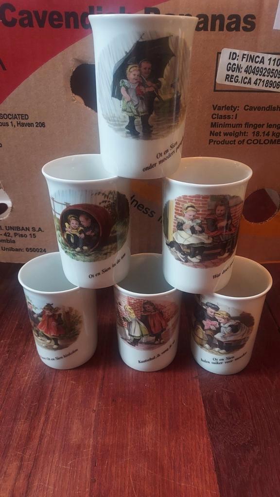 Ot & Sien Bekers - Set van 6, Huis en Inrichting, Keuken | Servies, Gebruikt, Kop(pen) en/of Schotel(s), Overige stijlen, Keramiek