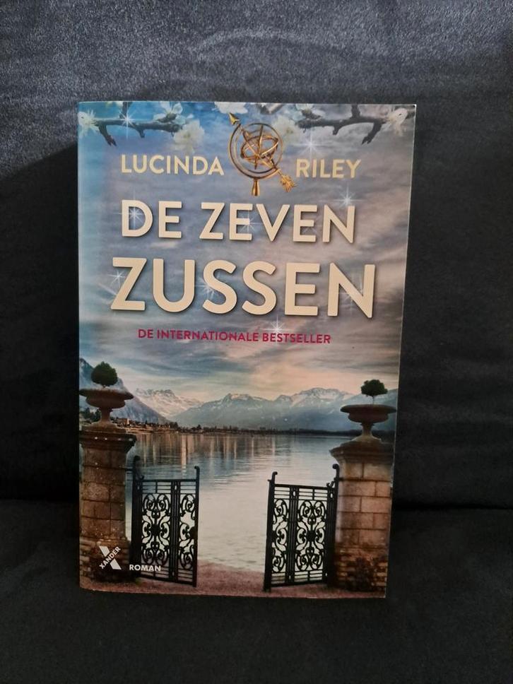 De zeven zussen deel 1 Lucinda Riley leesboek roman boek, Boeken, Romans, Zo goed als nieuw, Nederland, Ophalen of Verzenden