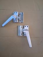 2x AXA Raamsluiting - Veiligheid voor uw ramen, Doe-het-zelf en Verbouw, Hang- en Sluitwerk, Ophalen, Gebruikt, IJzer, Slot