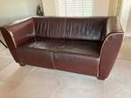 Bruine leren tweezitsbank, Huis en Inrichting, Banken | Bankstellen, Ophalen, Gebruikt, 150 tot 200 cm, Tweepersoons