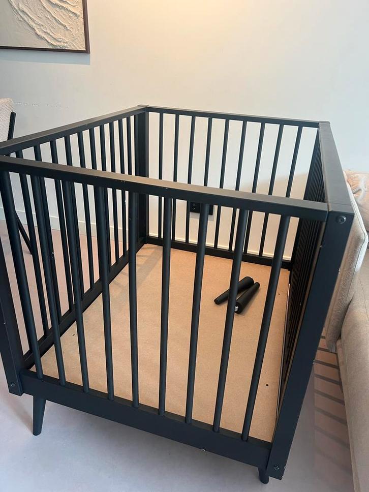 Europe Baby Box Evy Zwart + Matras & Extra Poten, Kinderen en Baby's, Babywiegjes en Ledikanten, Gebruikt, Overige typen, Ophalen