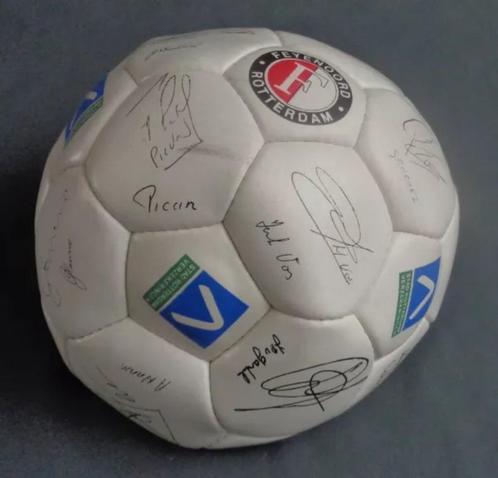 FEYENOORD gesigneerde bal met handtekeningen selectie 1997 s, Verzamelen, Sportartikelen en Voetbal, Zo goed als nieuw, Overige typen