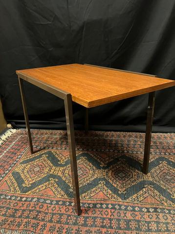 Vintage Houten Tafel met Metalen Onderstel beschikbaar voor biedingen