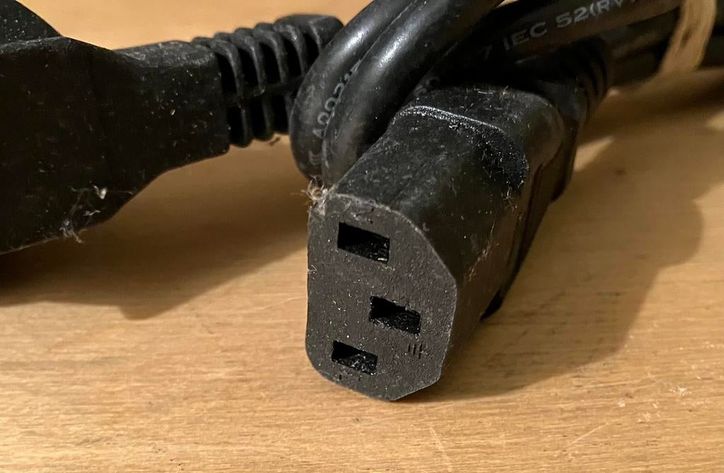 220 V netsnoer voor platenspeler, Audio, Tv en Foto, Audiokabels en Televisiekabels, Ophalen, Zo goed als nieuw, Minder dan 2 meter