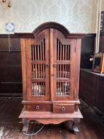 Antieke spijlenkast, Ophalen