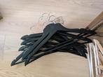 Ikea zwarte kledinghangers 55 stuks, Kleding | Dames, Volwassenen, Zo goed als nieuw, Hout, Ophalen