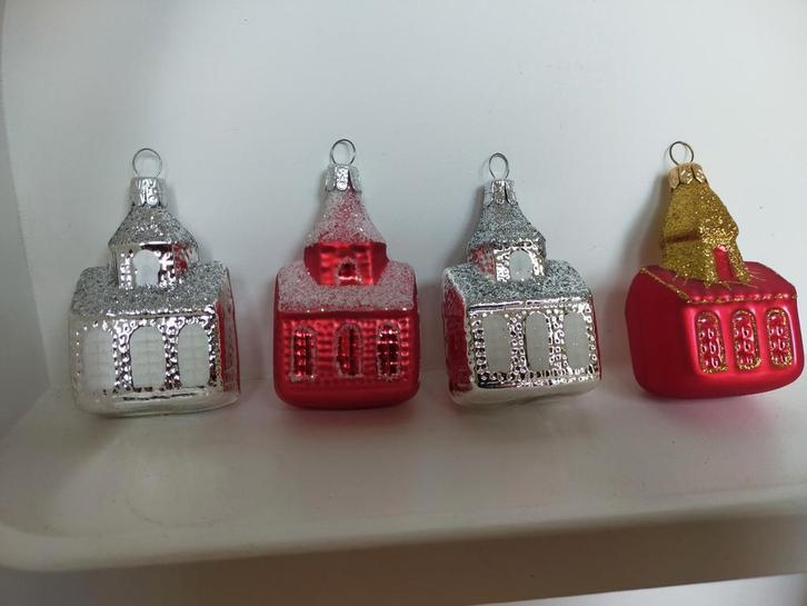 4 glazen kerkjes, kerken, hangertjes, hangers boom €4.- p st, Diversen, Kerst, Gebruikt, Ophalen