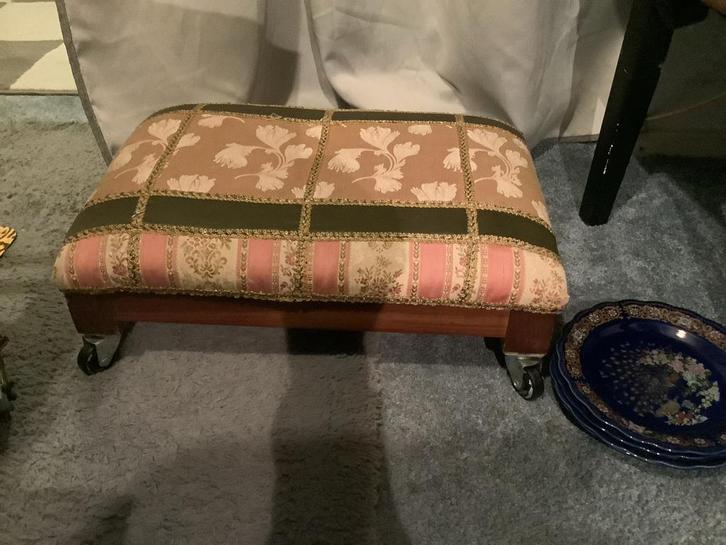 Mooie mobiele voetenbank, Huis en Inrichting, Banken | Voetenbanken en Poefen, Gebruikt, Minder dan 50 cm, Rechthoekig, Hout, Ophalen of Verzenden