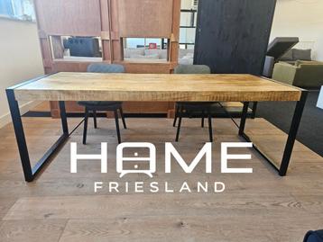 Eetkamer tafel  beschikbaar voor biedingen