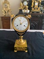 bronzen vaaspendule 1e periode, Antiek en Kunst, Antiek | Klokken, Ophalen of Verzenden