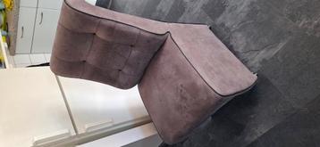 GRATIS: 2x eethoekstoelen. beschikbaar voor biedingen