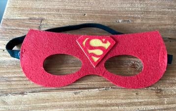 Vilten superman masker (met elastiek) beschikbaar voor biedingen
