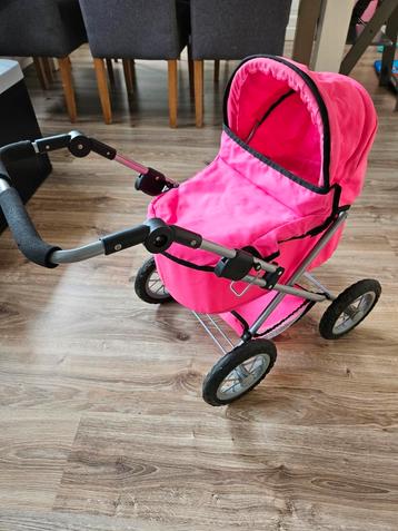 Poppenwagen beschikbaar voor biedingen