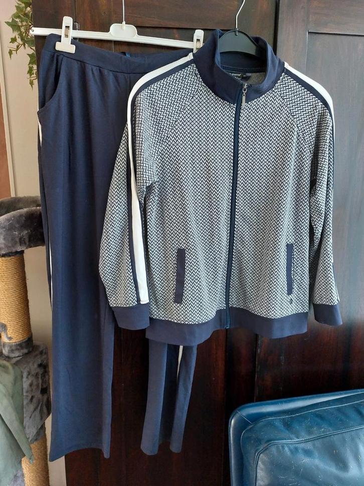 Donkerblauw  Relax jasje  plus broek( 
Pastunette), Kleding | Dames, Huispakken, Zo goed als nieuw, Maat 38/40 (M), Blauw, Ophalen of Verzenden
