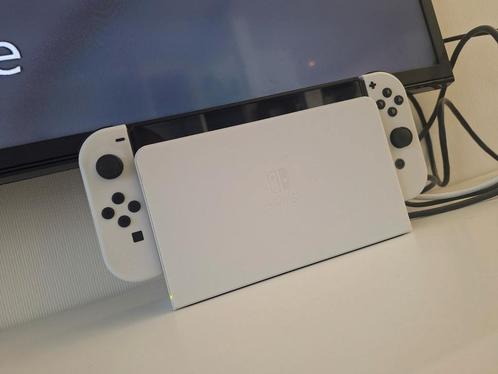 Nintendo Switch OLED + Games & Accessoires, Spelcomputers en Games, Games | Nintendo Switch, Zo goed als nieuw, Avontuur en Actie