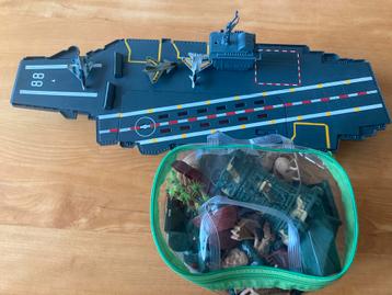 Vliegdekschip met straaljagers + legermateriaal beschikbaar voor biedingen