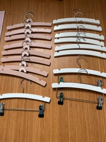 Baby kledinghangers beschikbaar voor biedingen