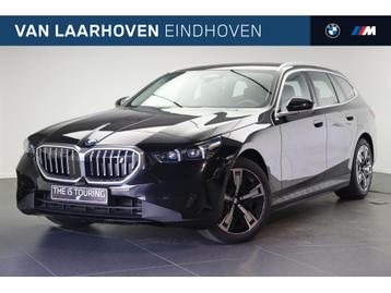 BMW i5 eDrive40 / Adaptieve LED / Stoelverwarming / Parking  beschikbaar voor biedingen
