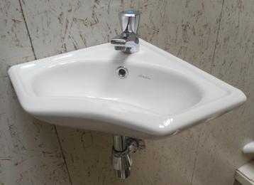 Nieuwe Sphinx hoekfontein wasbak 34 x 34 x 34 cm met kraan beschikbaar voor biedingen
