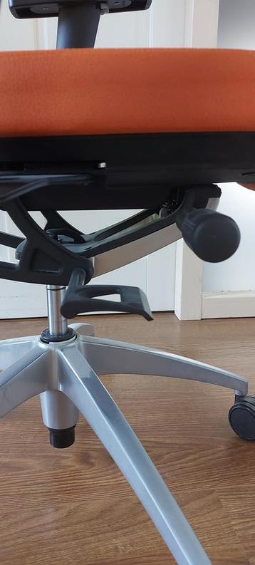 Bureaustoelen beschikbaar voor biedingen