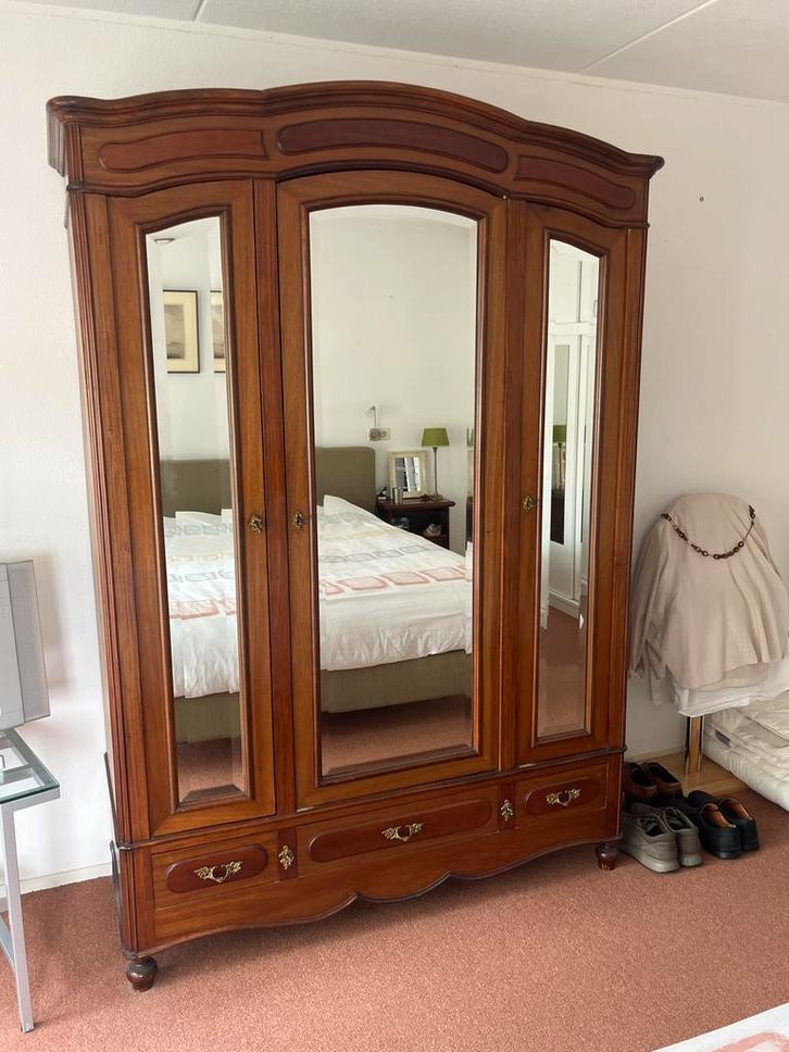 Klassieke Kledingkast met spiegeldeuren, Huis en Inrichting, Kasten | Kledingkasten, Gebruikt, 200 cm of meer, 50 tot 75 cm, Met lade(s)