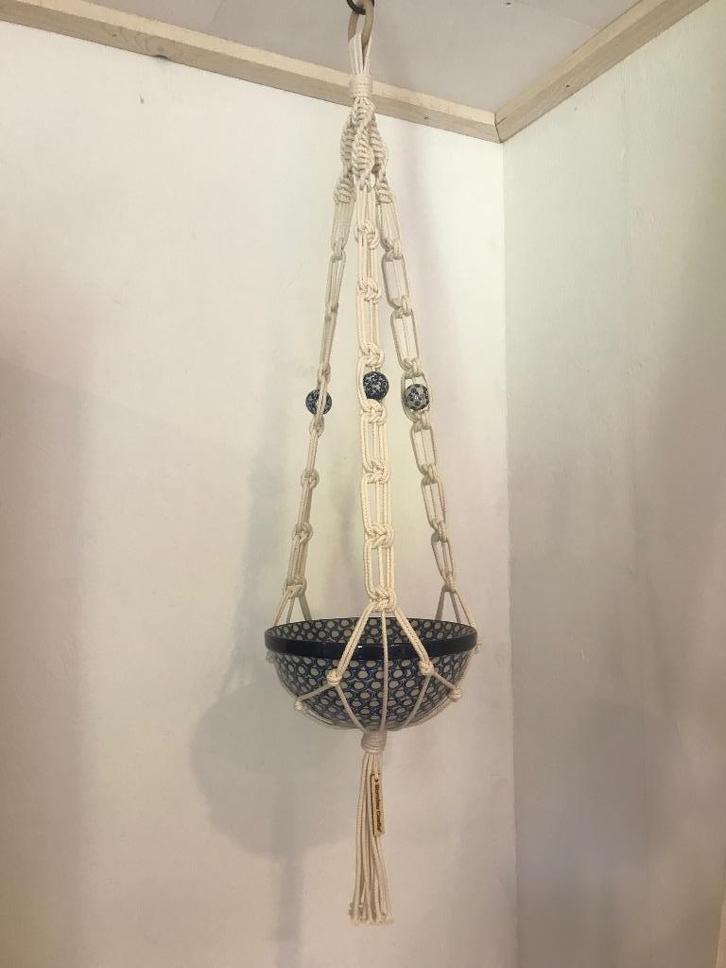 Macramé hanger plantenhanger Bunzlauhanger met kralen, Huis en Inrichting, Woonaccessoires | Wanddecoraties, Nieuw, Ophalen of Verzenden