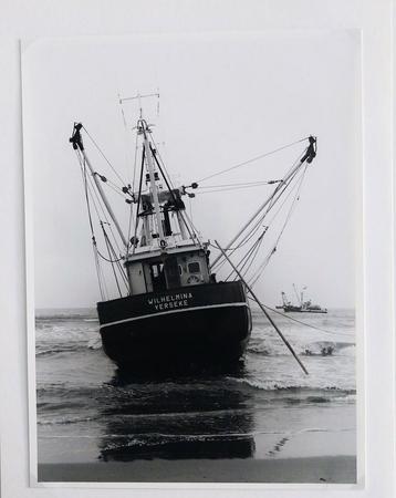 Stranding garnalenkotter YE-138 Wilhelmina uit Yerseke. beschikbaar voor biedingen