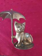 Beeldje poes onder paraplu. Brons?, Ophalen of Verzenden, Gebruikt, Dier