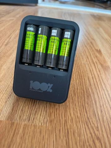 Oplaadbare Batterijen + Adapter beschikbaar voor biedingen