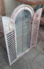 Mooie verweerde grote spiegel met louvreluiken brocante., Gebruikt, Ophalen of Verzenden, Minder dan 100 cm, Rechthoekig