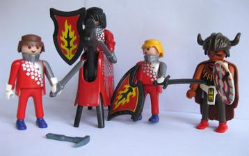 Playmobil  Figuren Poppetjes 4 Ridders /Paard beschikbaar voor biedingen