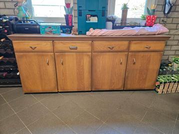 Te koop kast/dressoir. beschikbaar voor biedingen