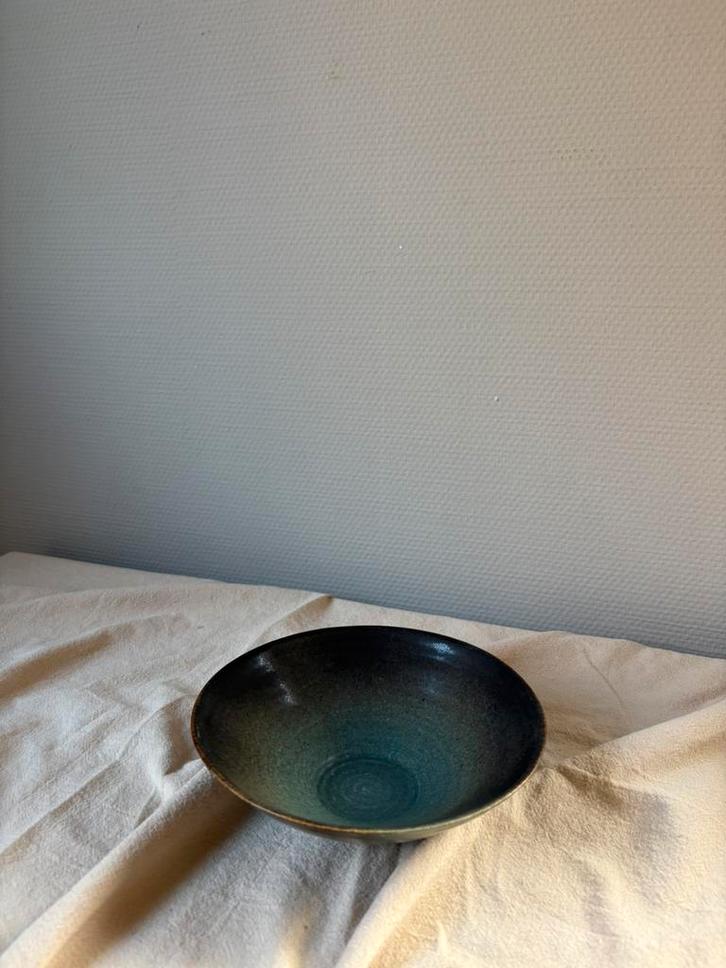 Vintage blauw groen ceramic japandi schaal gesigneerd d18cm, Huis en Inrichting, Keuken | Servies, Zo goed als nieuw, Schaal of Schalen